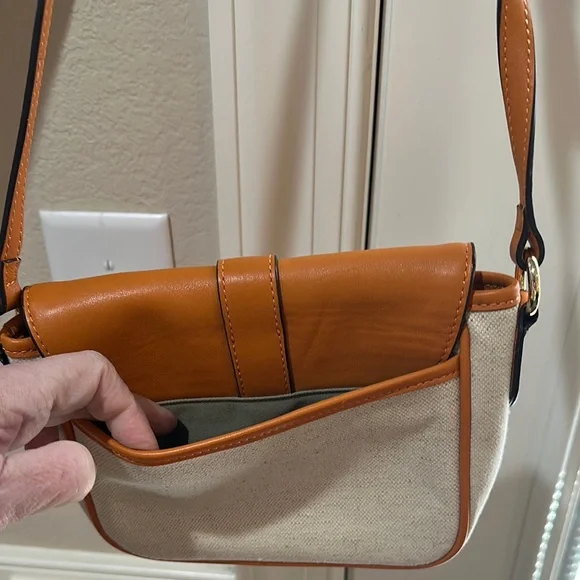 Adorable G.I.L.I. Elegant Burnt Orange and Cream Linen Cross Body Bag - Picture 4 of 8